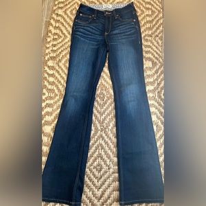 Ariat. Great condition. Dark wash. Mid rise.